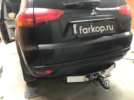 Фаркоп TowRus для Mitsubishi Pajero Sport 2008-2017 (с нерж. накладкой) 159366 в Москва